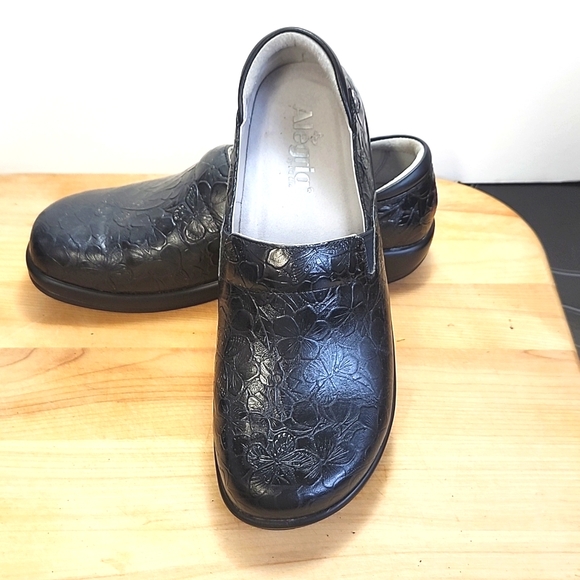 Alegria Keli Azure Leaded Glass Clogs - Picture 4 of 11